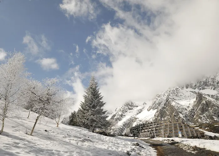 Azureva Piau Engaly 3*